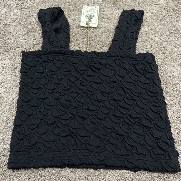 Lightly smocked crop top! NWT EASEL size Medium - Picture 1 of 8
